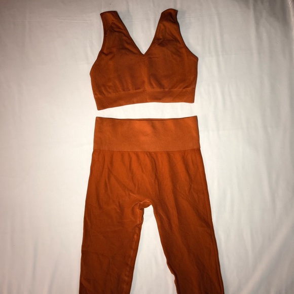 PrettyLittleThing Burnt Orange Activewear Top - Picture 7 of 11